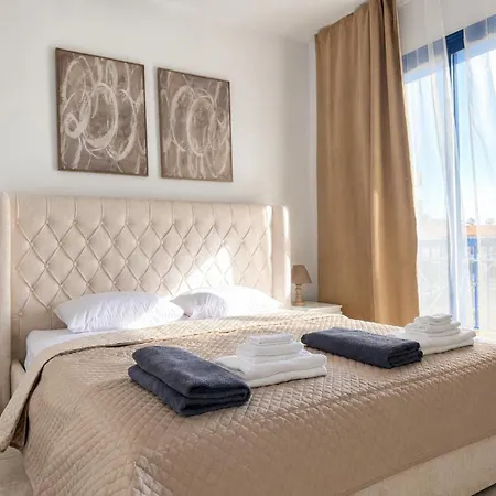 Diana 52-universal 1br With Pool View *