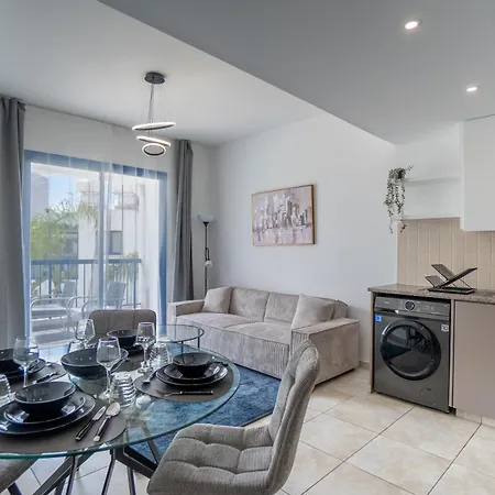 Diana 52-universal 1br With Pool View Apartment Paphos