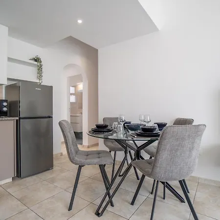 Diana 52-universal 1br With Pool View *